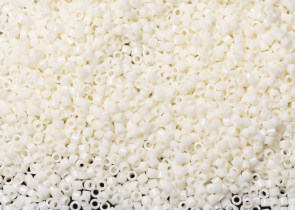 Бисер Япония MIYUKI Delica цилиндрический 11/0 5 г DB1130 непрозрачный слоновая кость